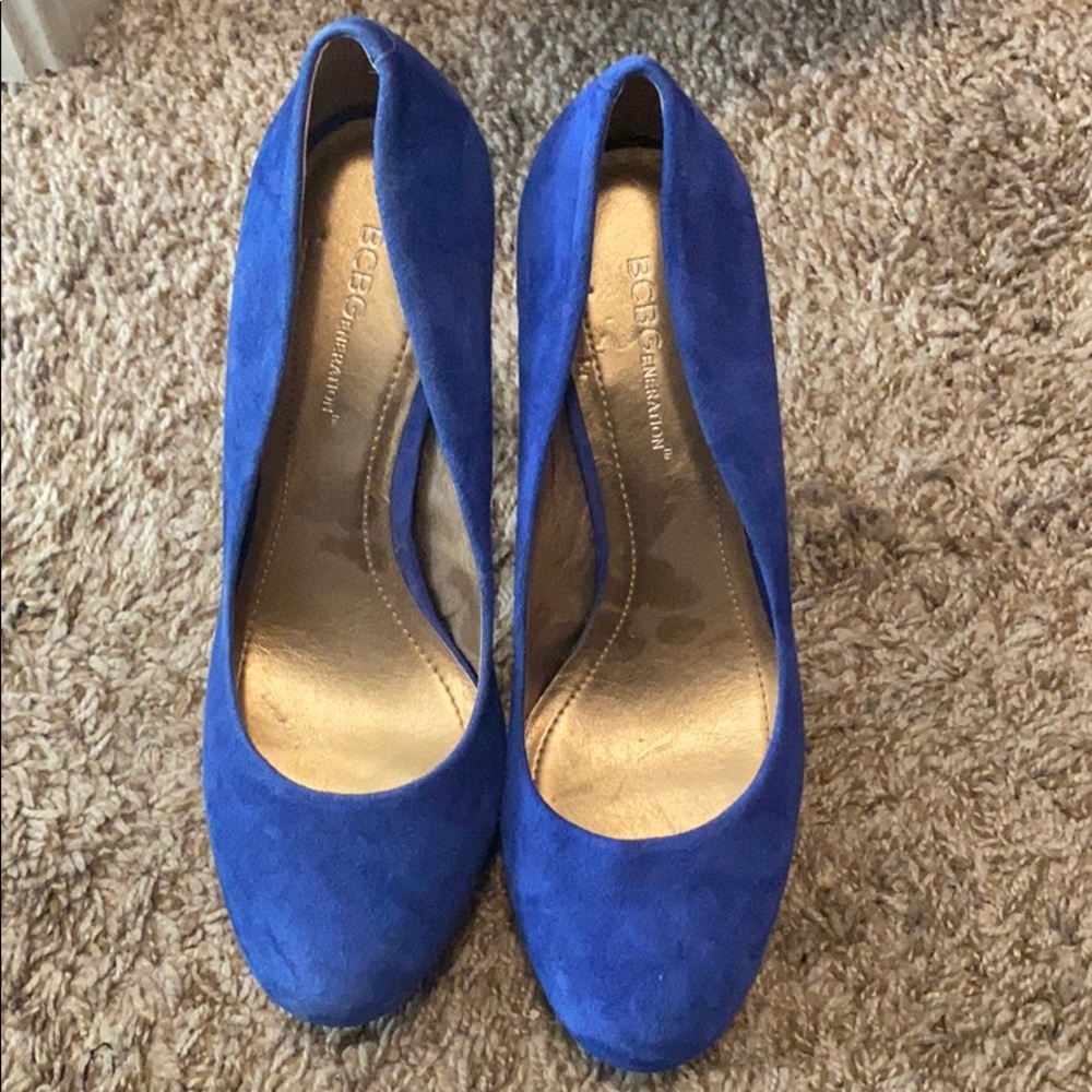 Size  9 BCBG Blue Suede 5 in heels